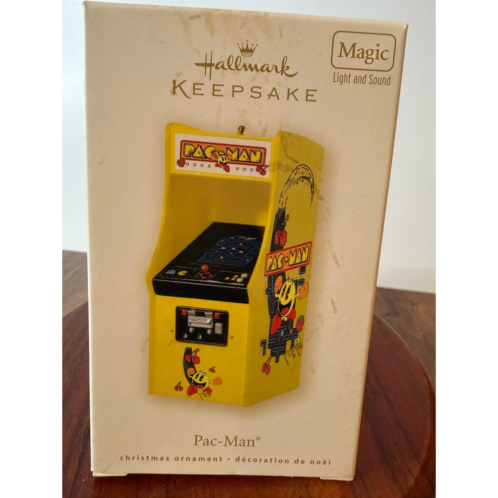 2008 Hallmark Pac Man Arcade Magic Light and Sound Ornament New in Box